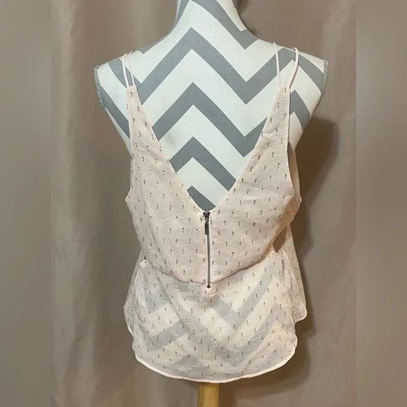 Express Large Cutout Blouse - Picture 4 of 8